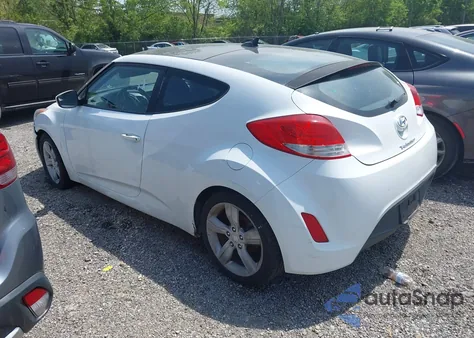 2015 Hyundai Veloster z USA, uszkodzony, nr VIN KMHTC6AD8FU228494